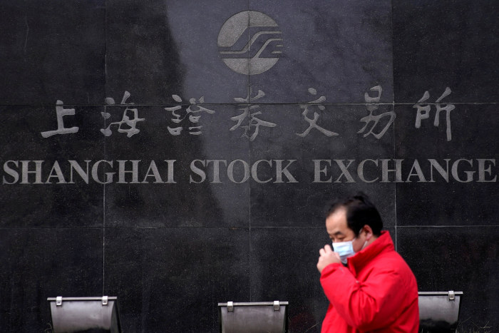 特朗普关税炸弹引爆市场崩盘！经济灾难与“无限金钱漏洞”阴谋论炸锅？